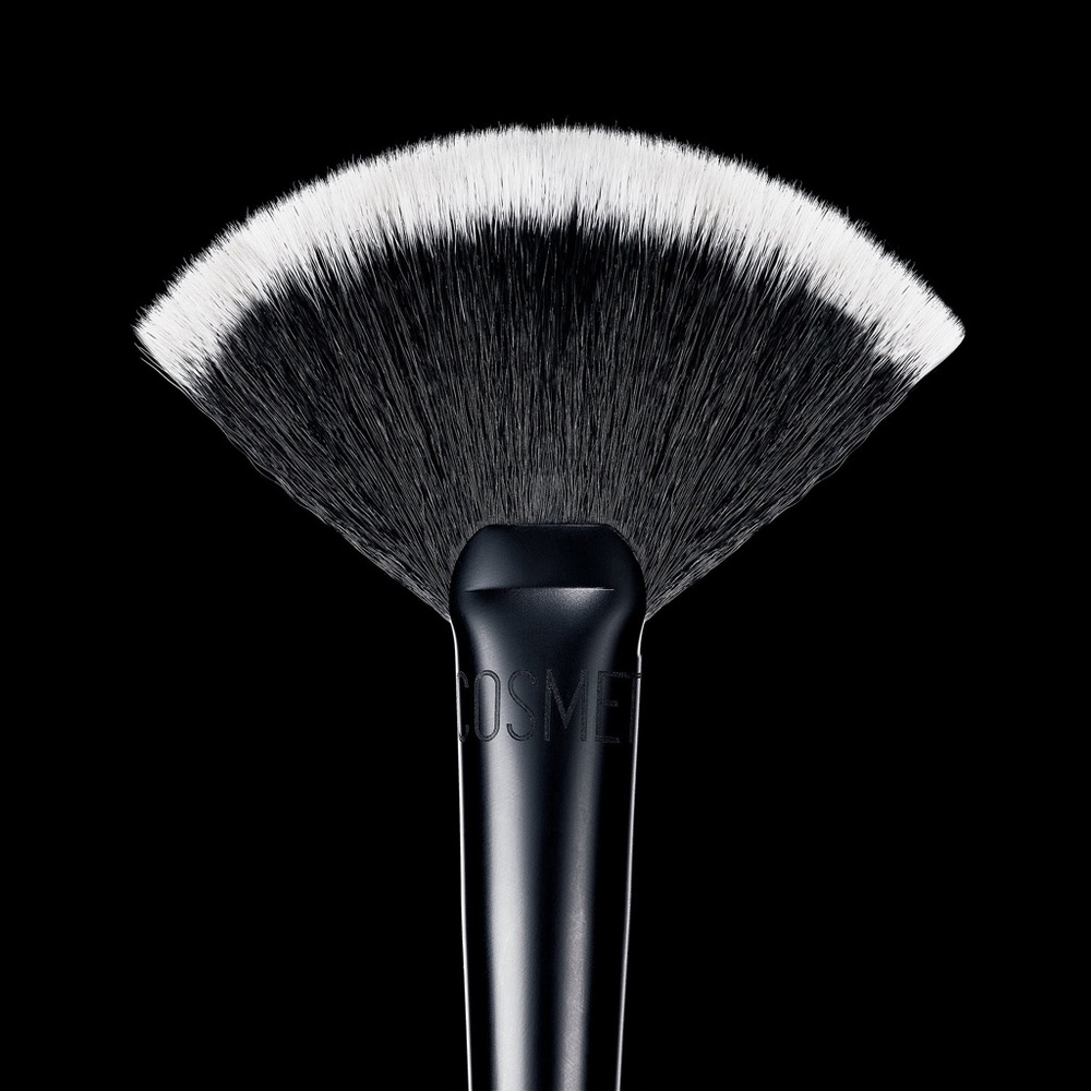 Melt Cosmetics 713 Contour Fan Brush bnib!